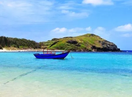 Nước ở hòn Tranh trong xanh và rất sạch sẽ