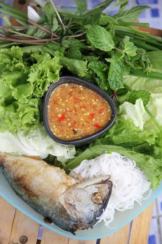 Món cá Miang Pla Too