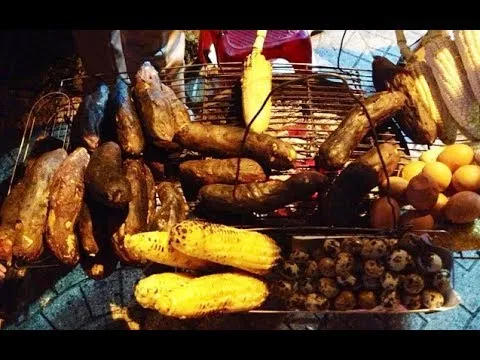 Thưởng thức món ngô nướng, khoai nướng, trứng nướng nóng hổi