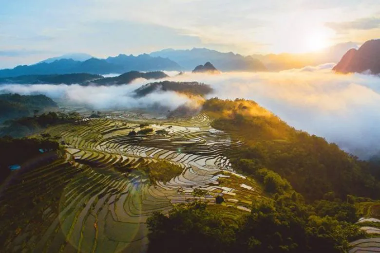 Đây còn là địa điểm săn mây của nhiều bạn trẻ đam mê xê dịch
