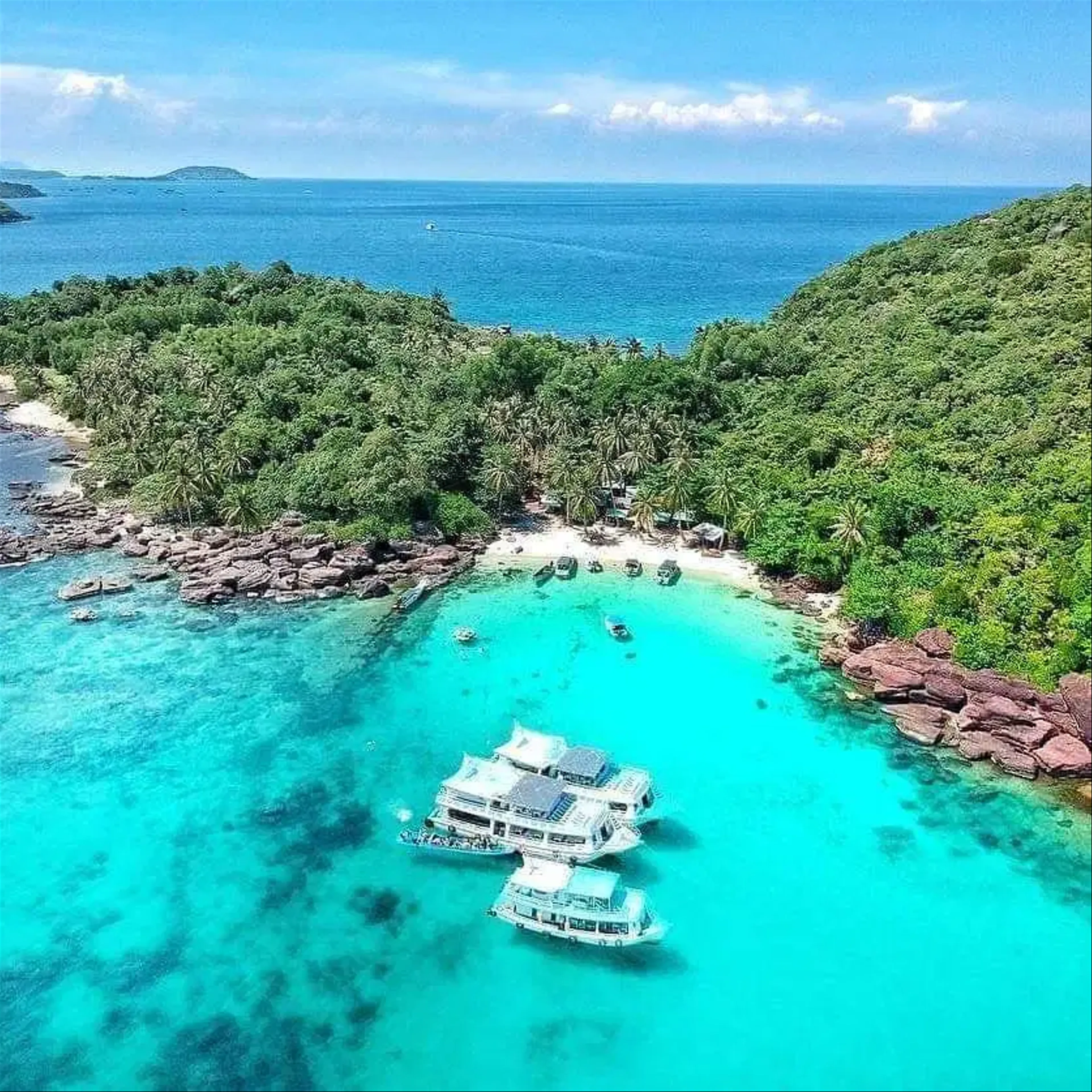 Tour Phu Quoc 3N2D | Phu Quoc - Hon Thom Nature Park - Sea Cable Car - Aquatopia Water Park - 5-star hotel resort Best Western