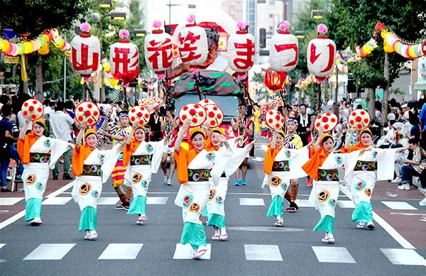 Lễ hội múa Hanagasa Matsuri
