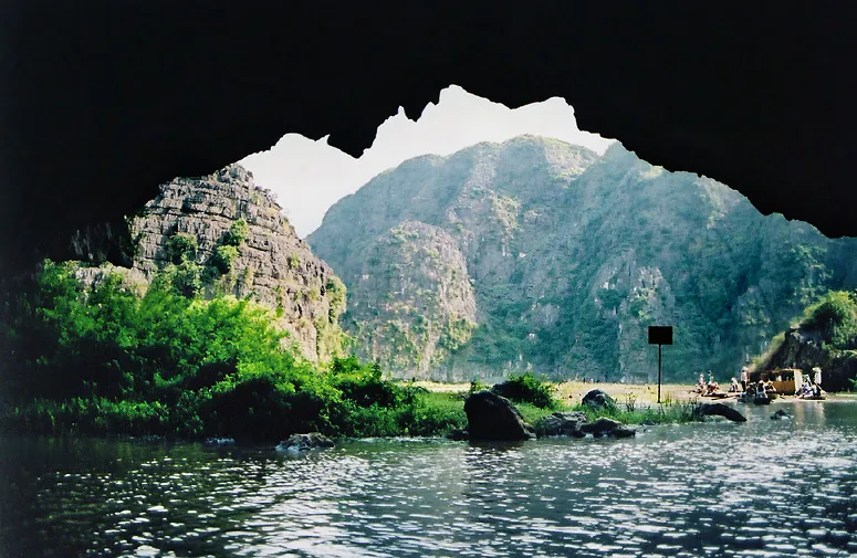 Hang Cả là điểm dừng đầu tiên khi đi qua những cánh đồng lúa