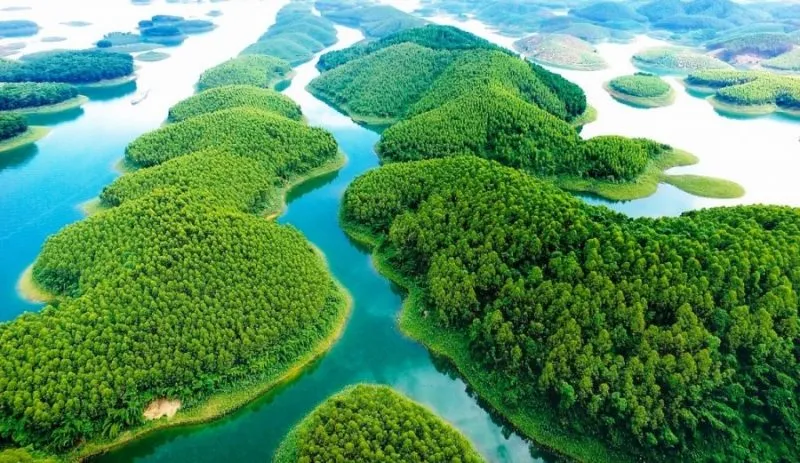 Hồ Thác Bà được ví như "Vịnh Hạ Long trên núi'