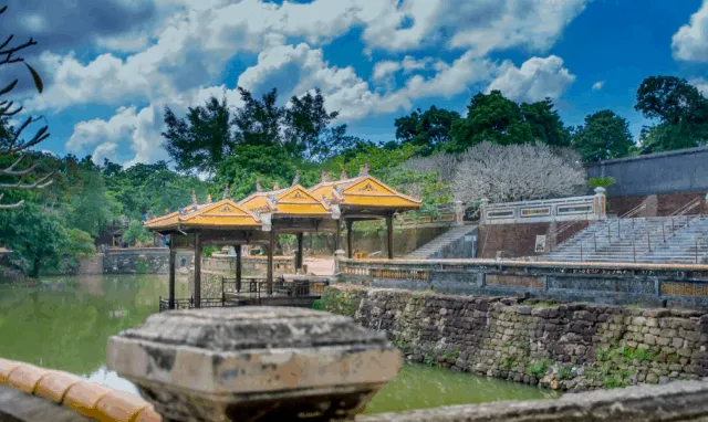 Lăng tẩm Huế