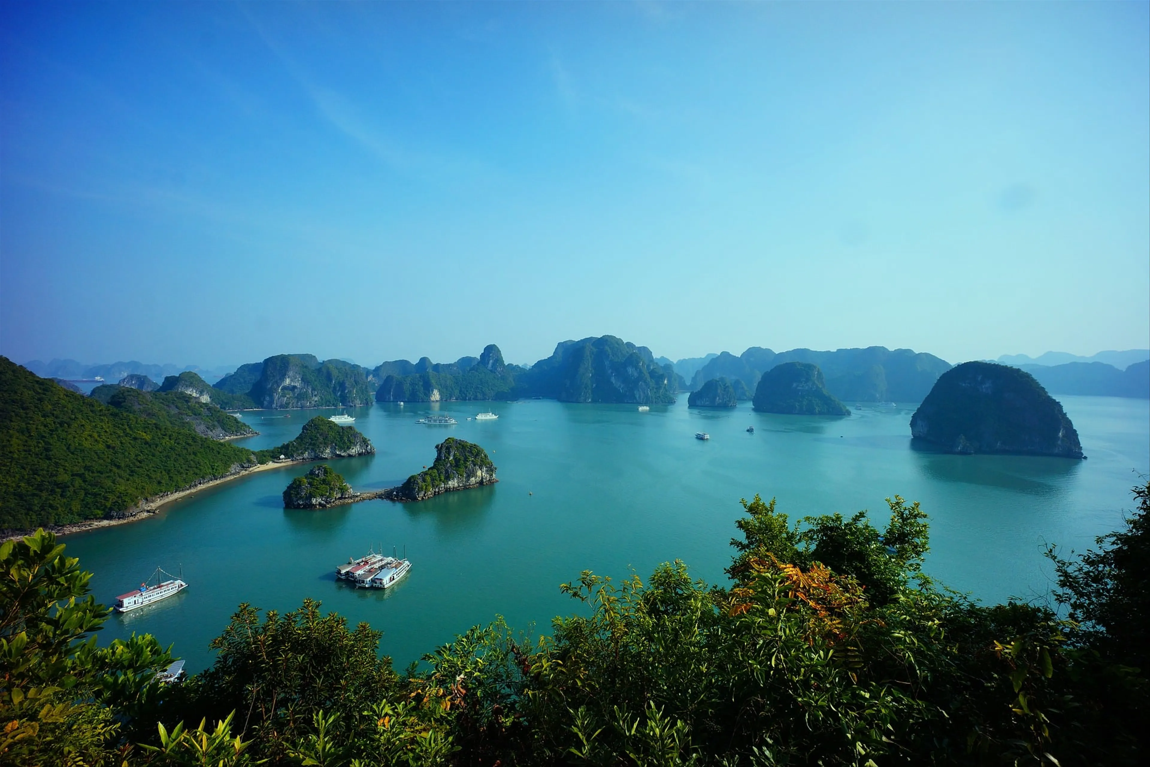 Royal Palace Cruise – Halong Bay 3 Days 2 Nights Tour