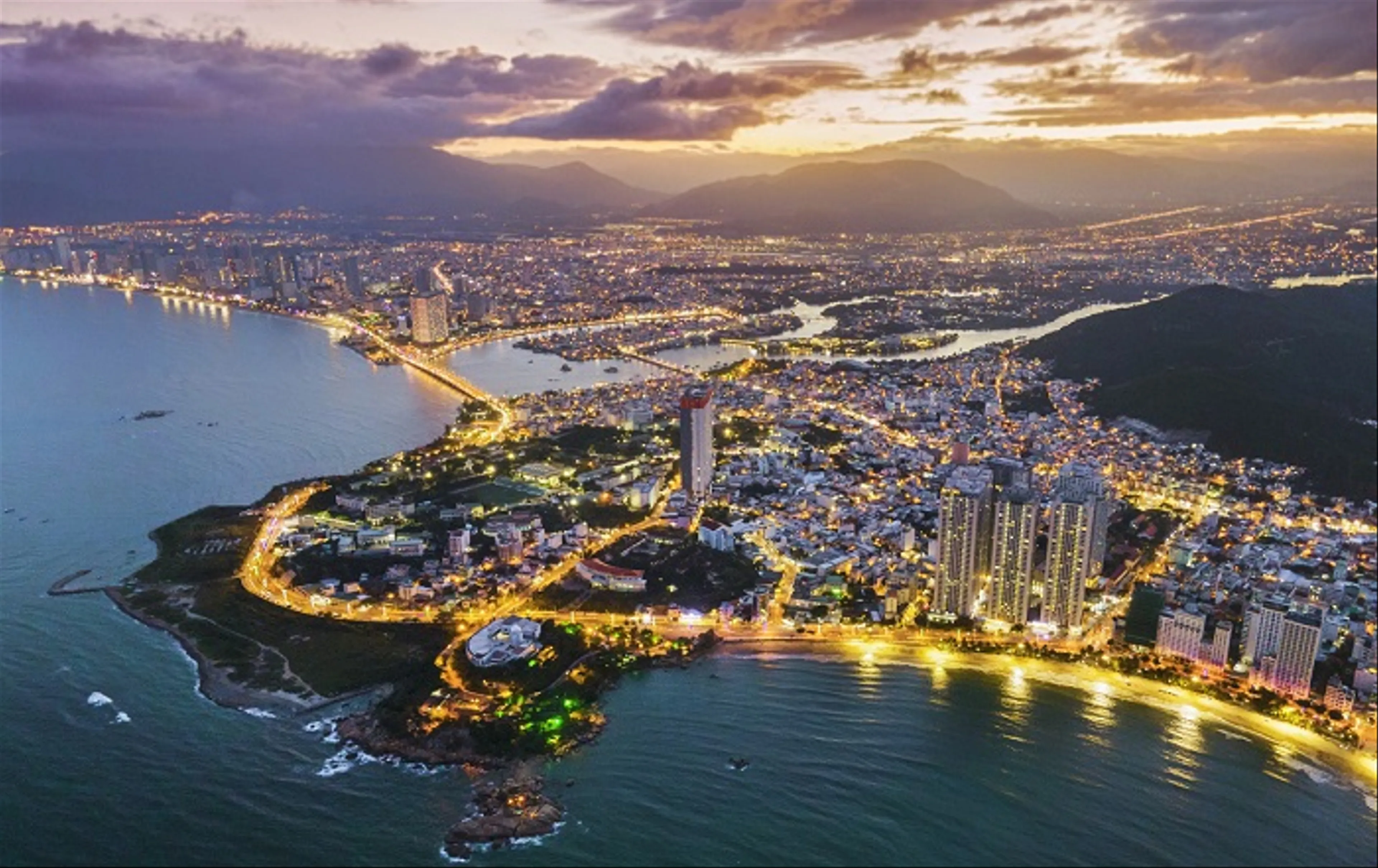 Tour Nha Trang 4N3D | Nha Trang - Làng Chài Xưa Mũi Né - Biển Nhũ Tiên - Vinwonders