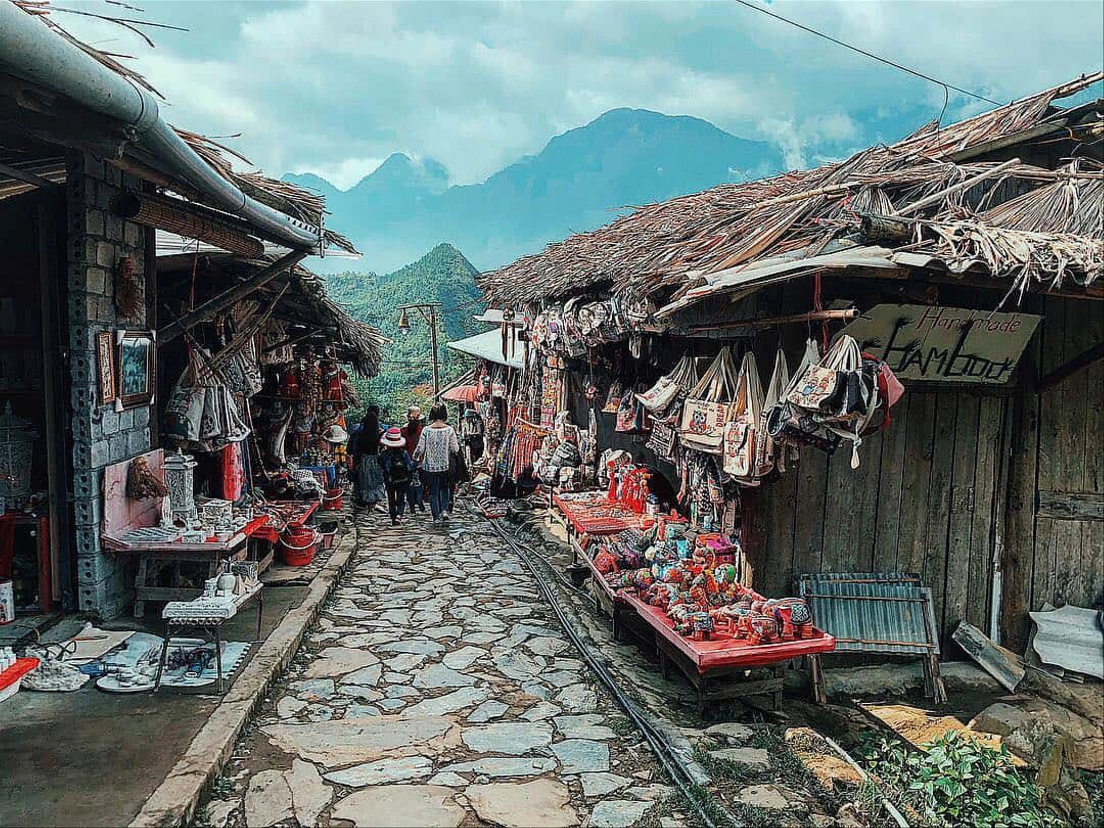Sapa - Can Cau Market (Simacai) 3 Days 2 Nights (5-Star KK Hotel)