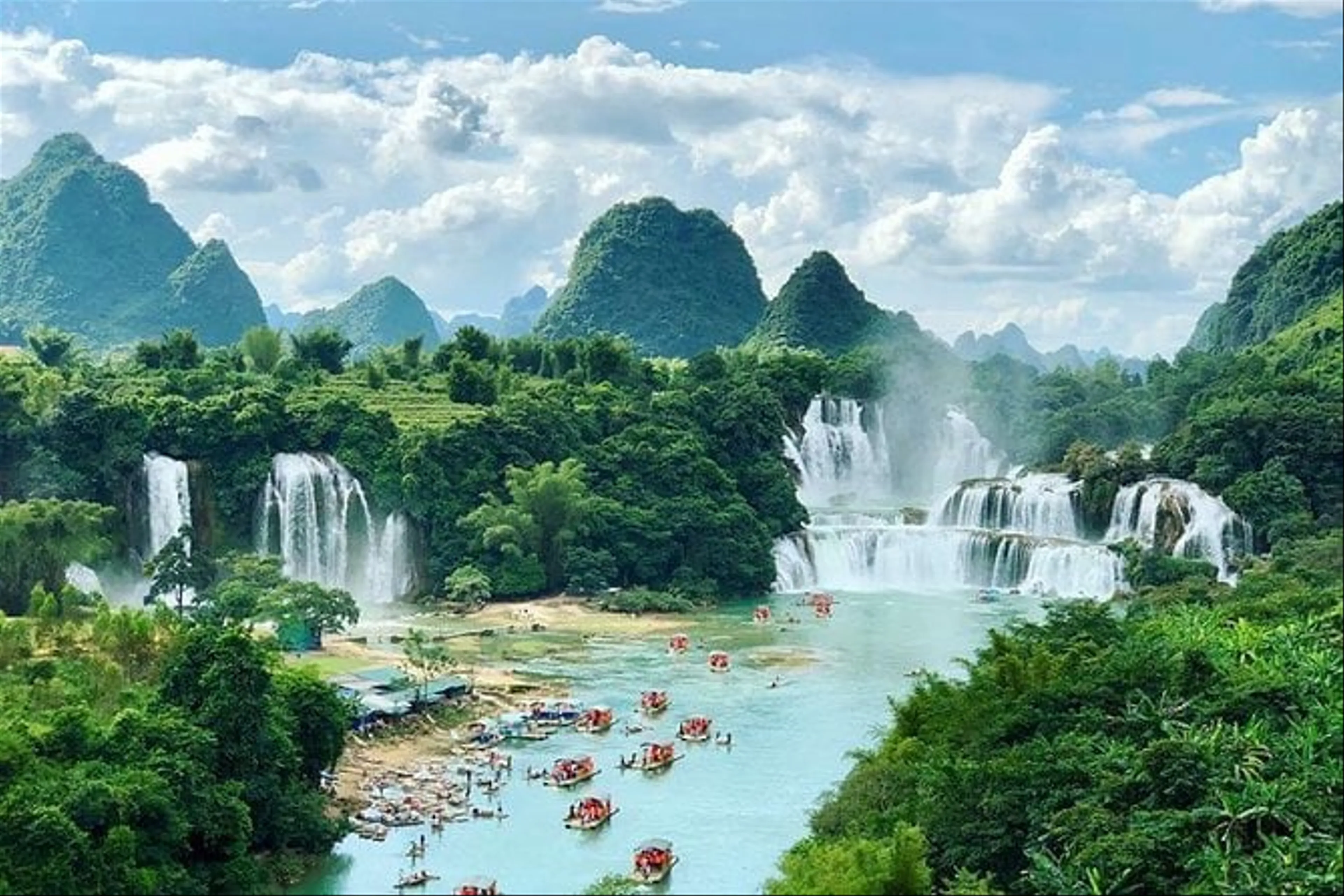 Ban Gioc Waterfall & Ba Be Lake Explorer – 3 Days 2 Nights