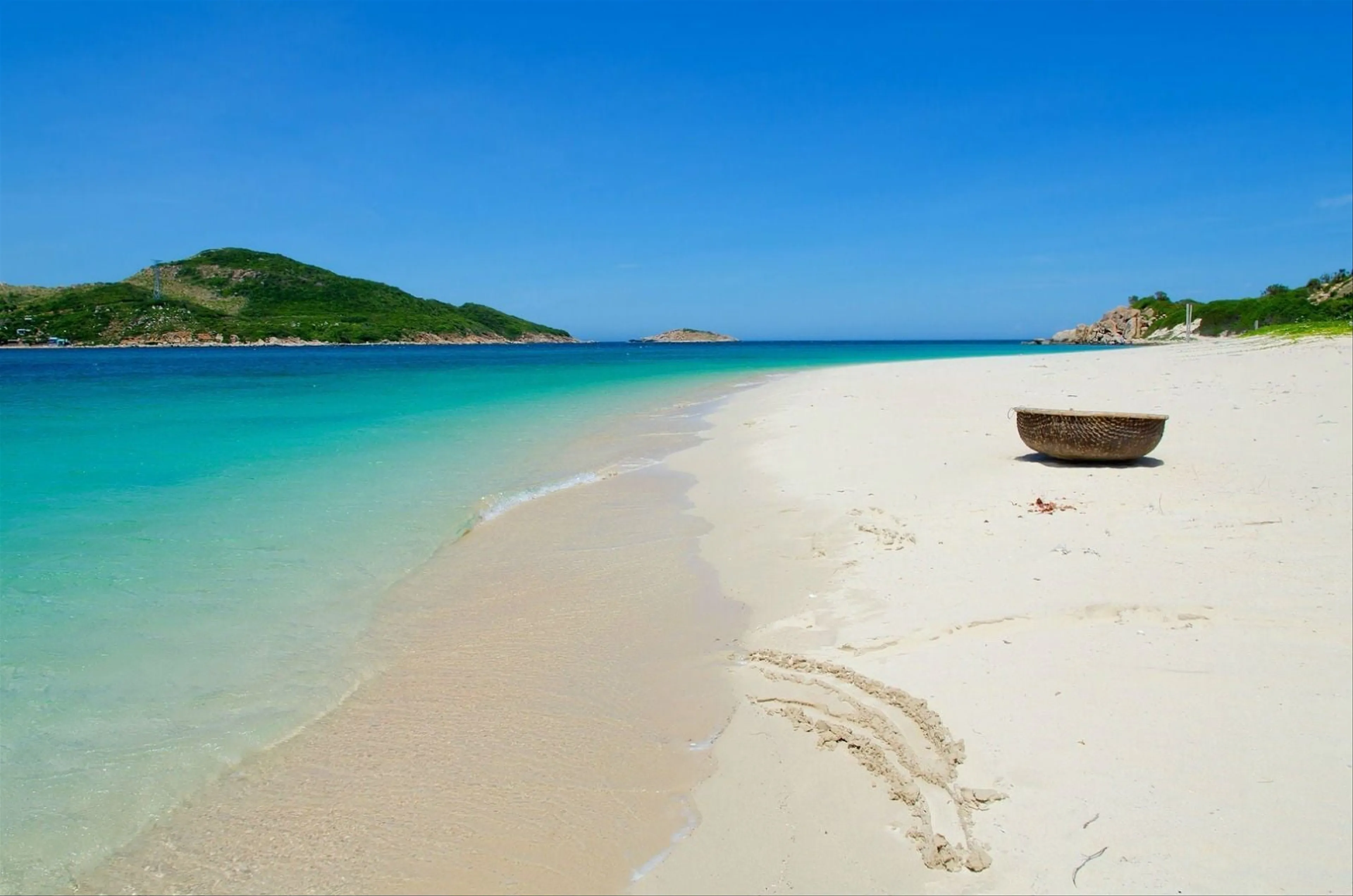 Ho Chi Minh - Ninh Chu - Vinh Hy Bay - Co Thach Tu