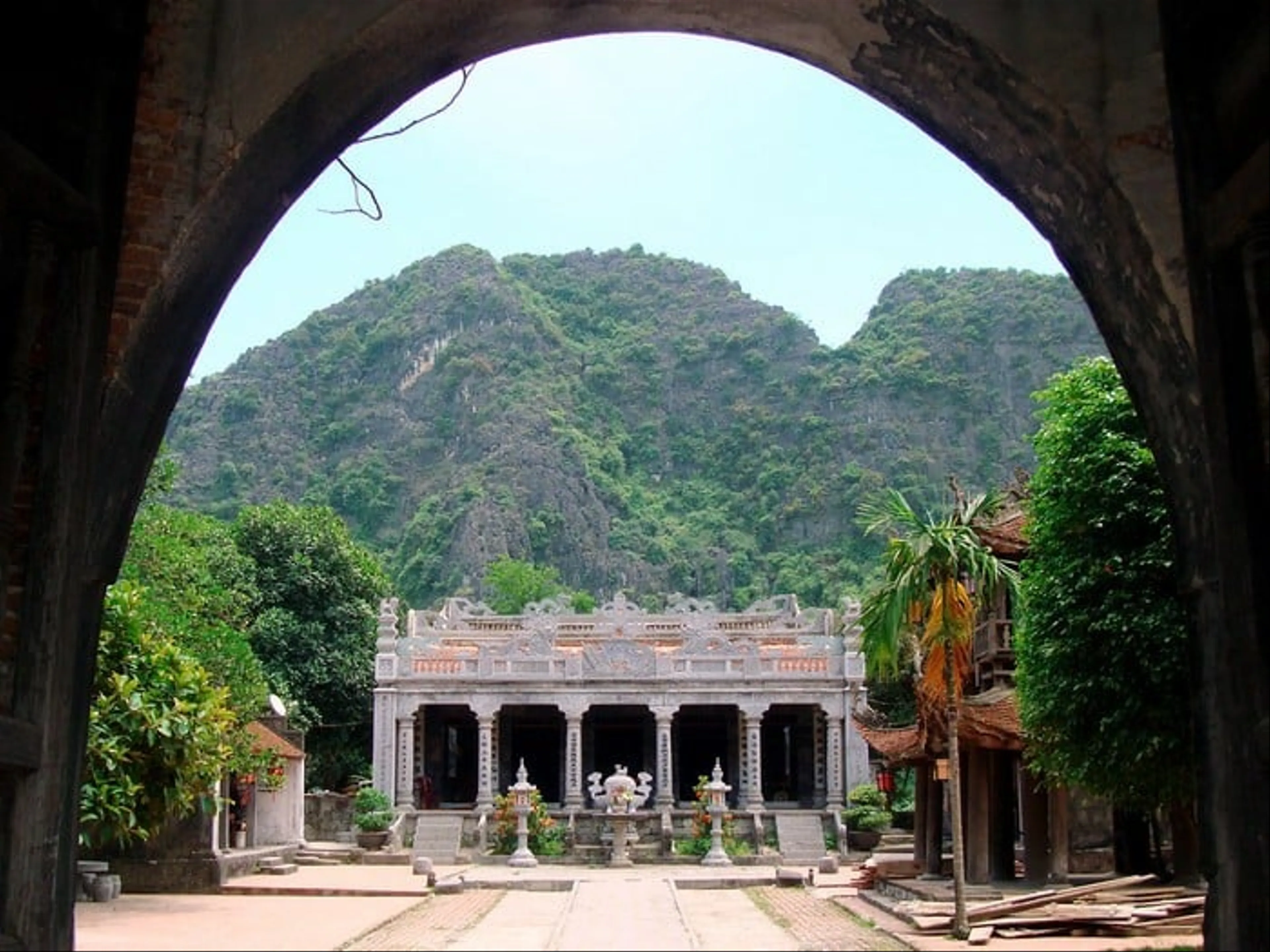 Hanoi - Hoa Lu - Tam Coc 1 Day Tour