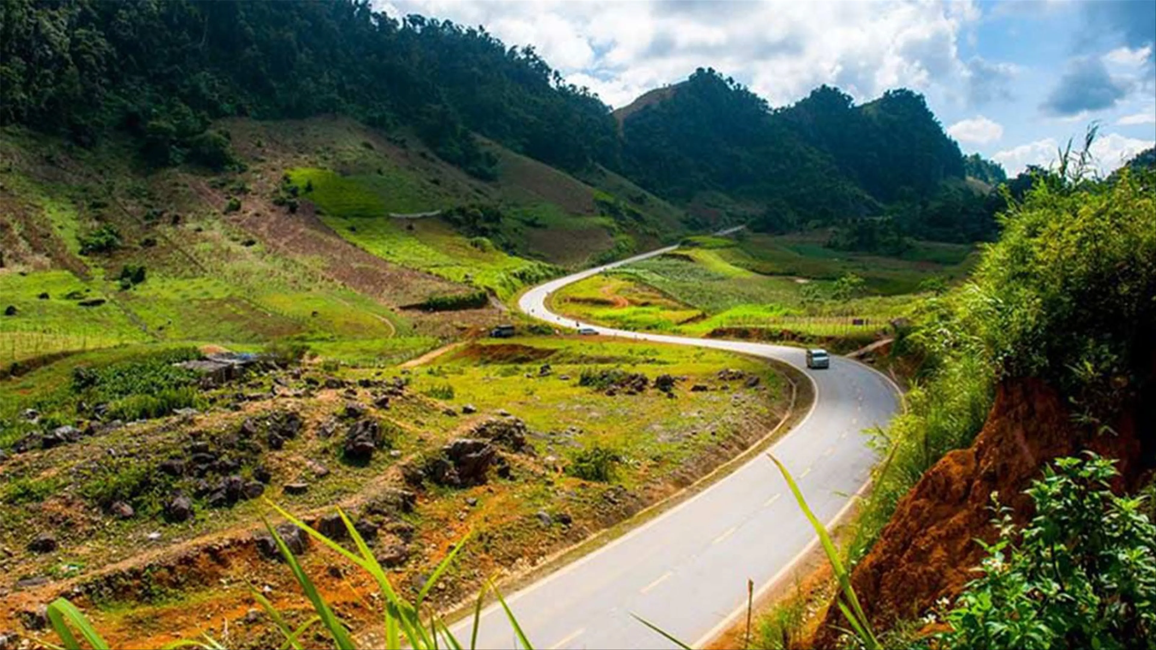 Moc Chau - While Glass Bridge 2 Days 1 Night (Muong Thanh Hotel)