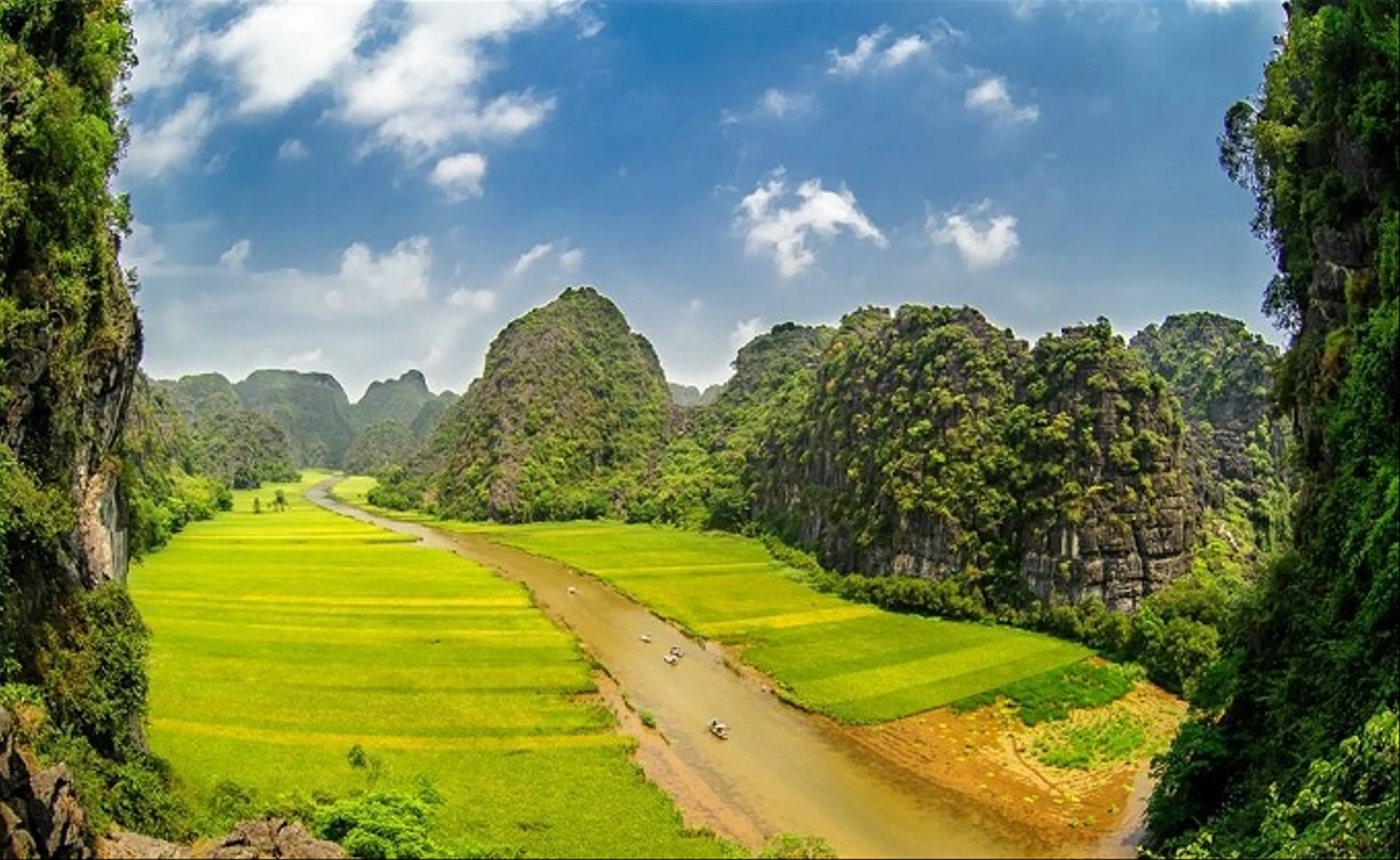 Du lịch Tam Cốc Ninh Bình Khám phá “Hạ Long trên cạn” đẹp nao lòng du khách