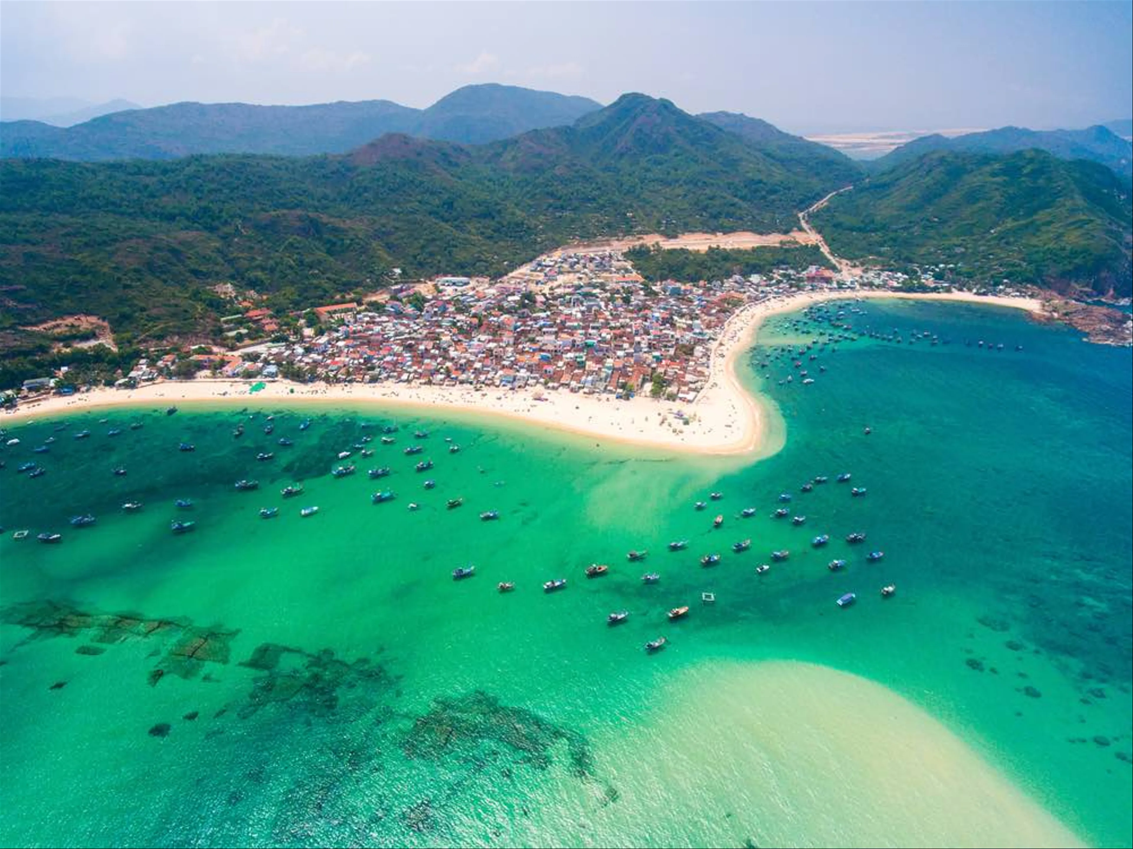 Ho Chi Minh - Quy Nhon - Eo Gio - Phu Yen - Ganh Da Dia - Nghinh Phong Tower