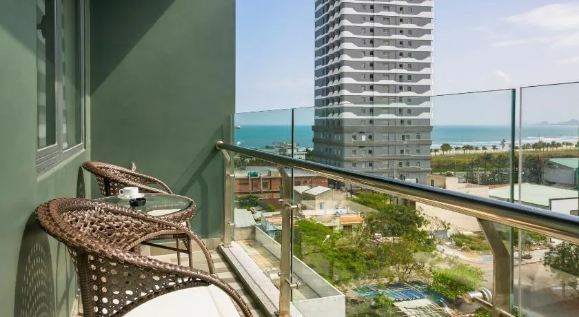 Dolphin Hotel and Apartment