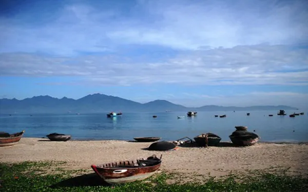 Vùng biển đỏ rực rỡ, hoang sơ