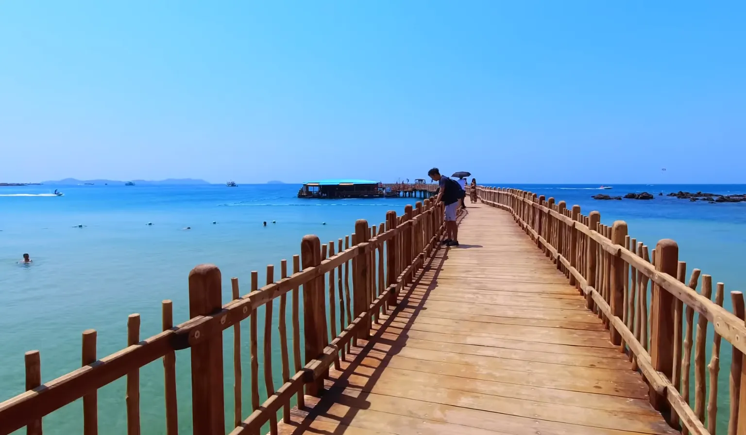 Cây cầu gỗ trên hòn Thơm
