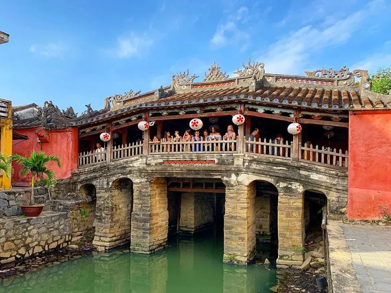 Chùa Cầu có ý nghĩa như thanh gươm trấn yểm quái thú
