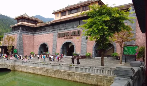 Cổng vào mua vé cáp treo lên Bà Nà Hills