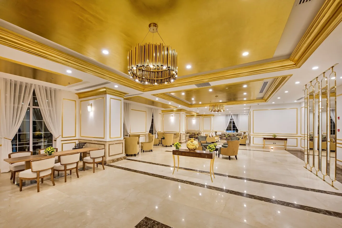 Danang Golden Bay – khách sạn 5 sao dát vàng duy nhất ở Đà Nẵng