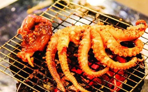 Những món nướng hải sản luôn hấp dẫn với bất kì ai