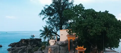 Dinh Cậu là một trong những địa điểm ngắm hoàng hôn đẹp nhất ở Phú Quốc