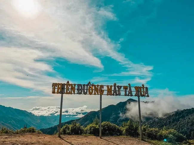 Cổng Tà Xùa
