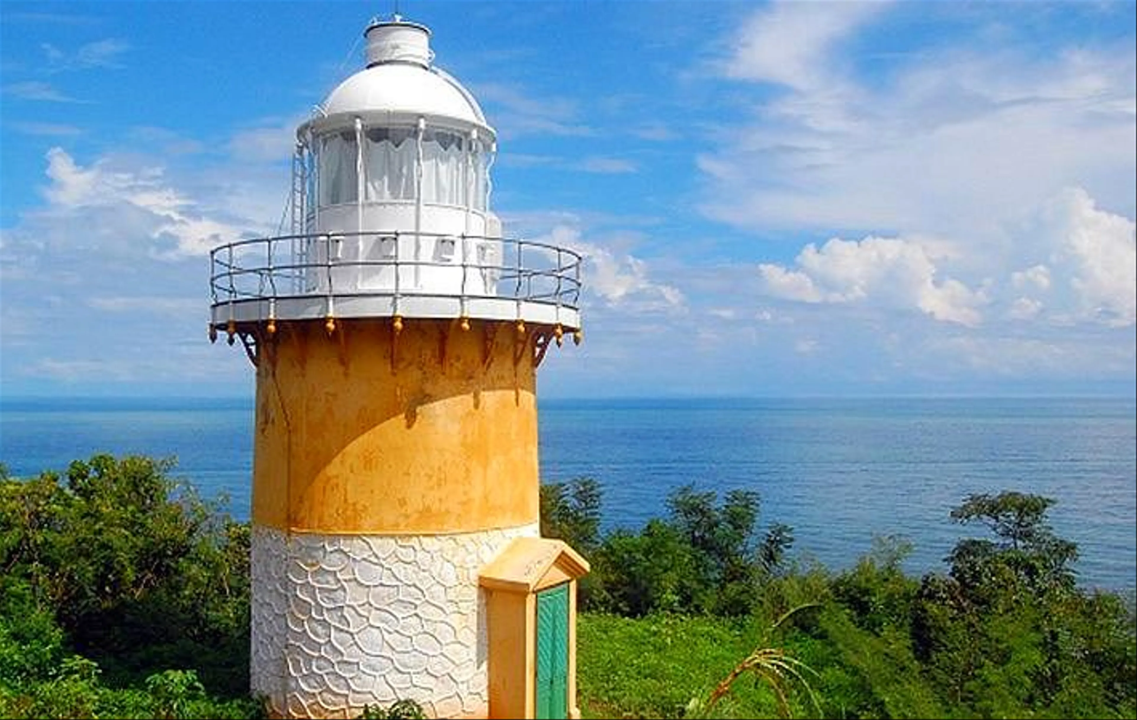 Đảo Sơn Chà, hòn ngọc quý của xứ Huế dưới chân đèo Hải Vân