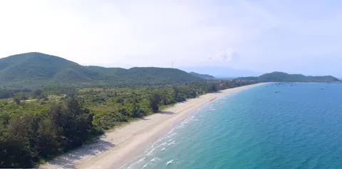 Bãi biển vô cùng ấn tượng ở khu du lịch Dốc Lết