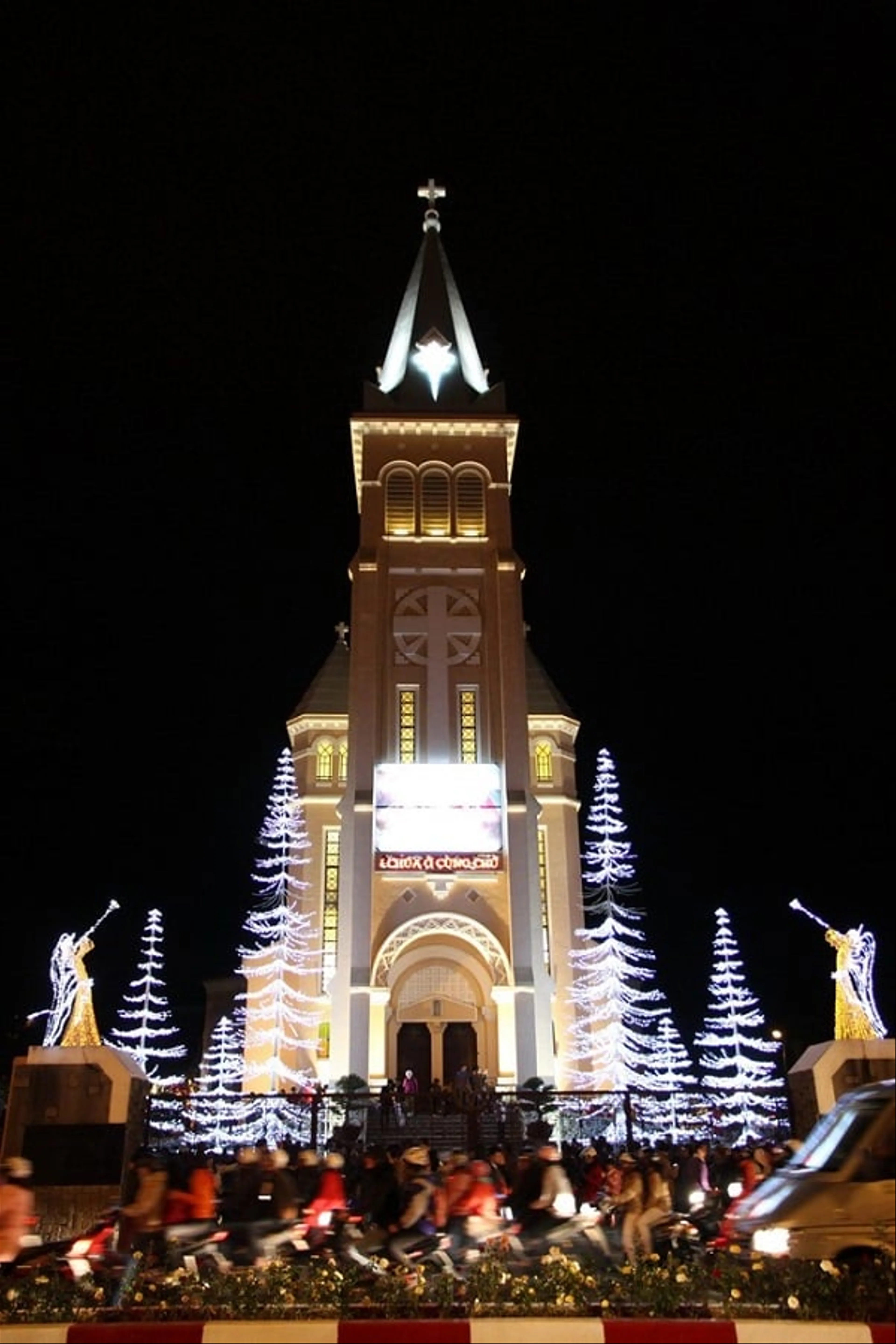 Du lịch Đà Nẵng tháng 12