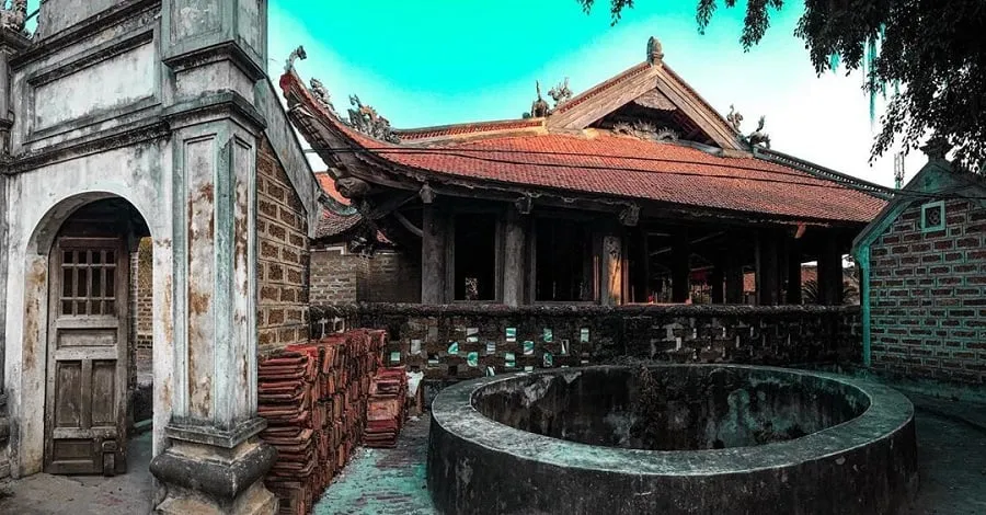 Sân đình cổ