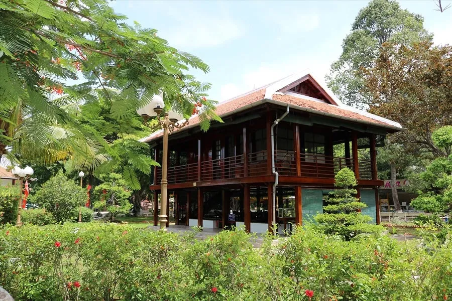 Nhà Sàn Hồ Chủ Tịch mang đậm lối lối kiến trúc dân tộc Việt Bắc