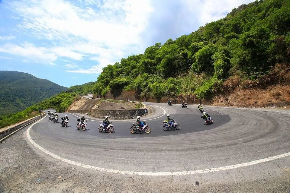 Let's try going down Hai Van Pass in Da Nang