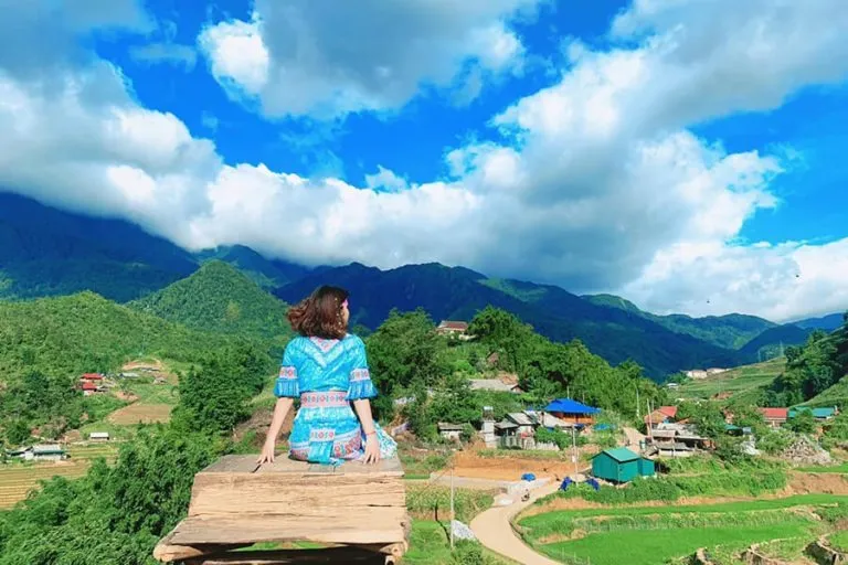 Enjoy the beautiful scenery of heaven and earth in Sapa