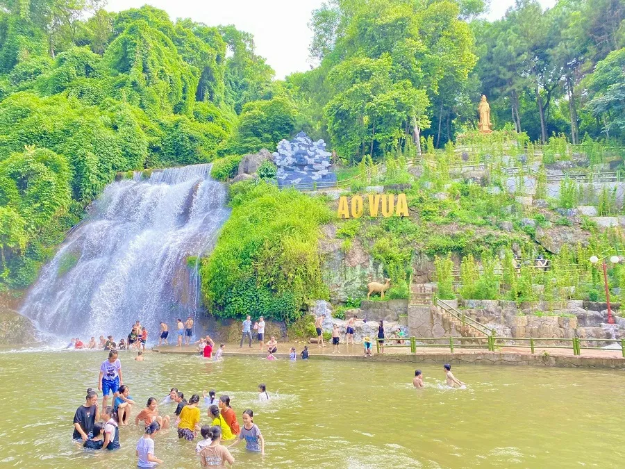 Ao Vua tourist destination in Ba Vi