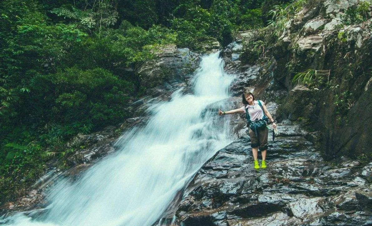 Đắm chìm trong vẻ đẹp của thác Ba Đờ Phọt