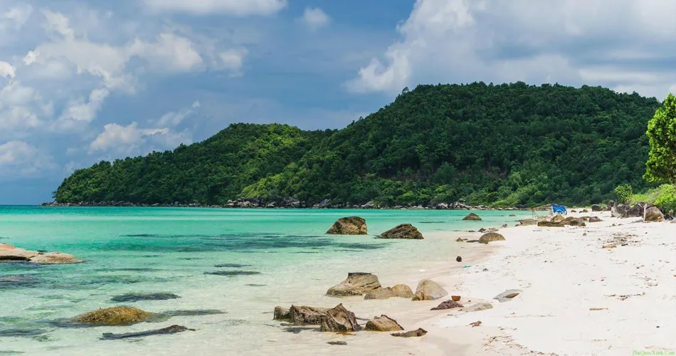 Ong Lang Beach is a beautiful beach in Phu Quoc
