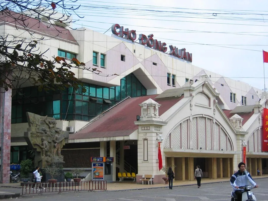 Dong Xuan Market is a place that sells many goods