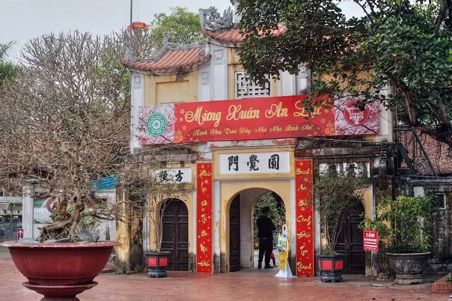 One Pillar Pagoda's ancient name is Dien Huu Tu
