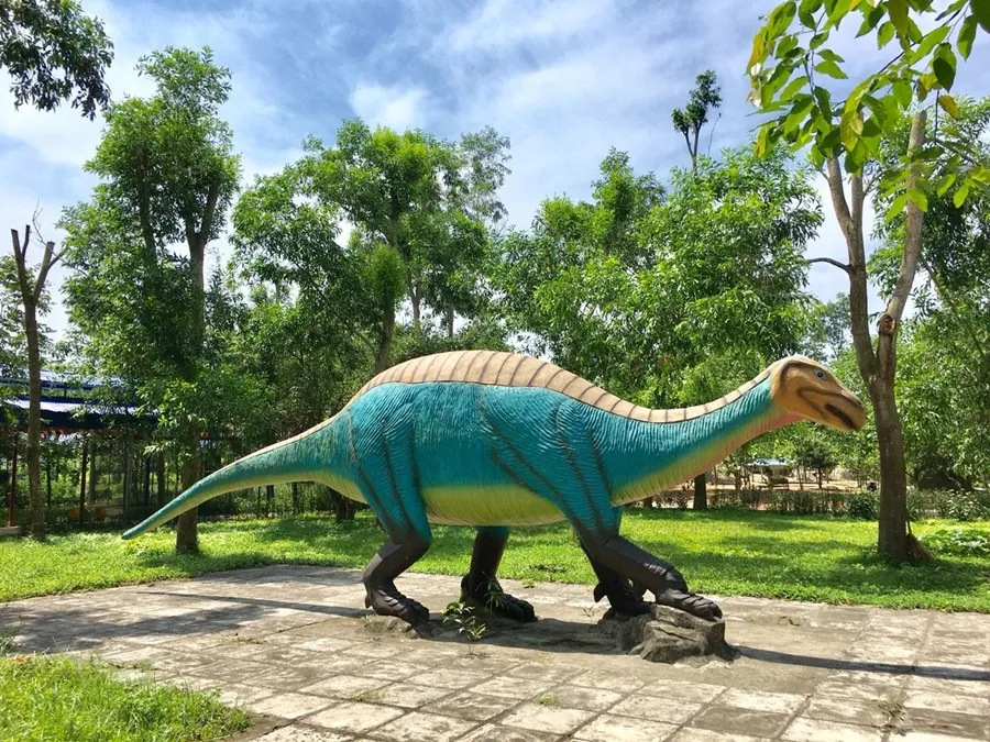 The Dinosaur Forest Attracts Children's Curiosity