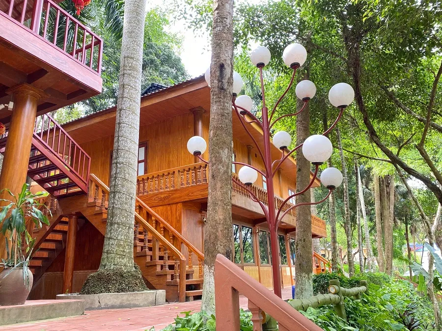 Experience the resort at Ao Vua