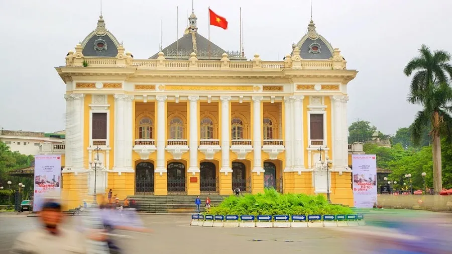 Vẻ đẹp bình lặng của Nhà hát lớn Hà Nội