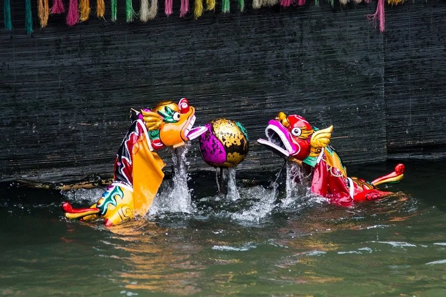 Puppet theater with many eye-catching water puppet performances