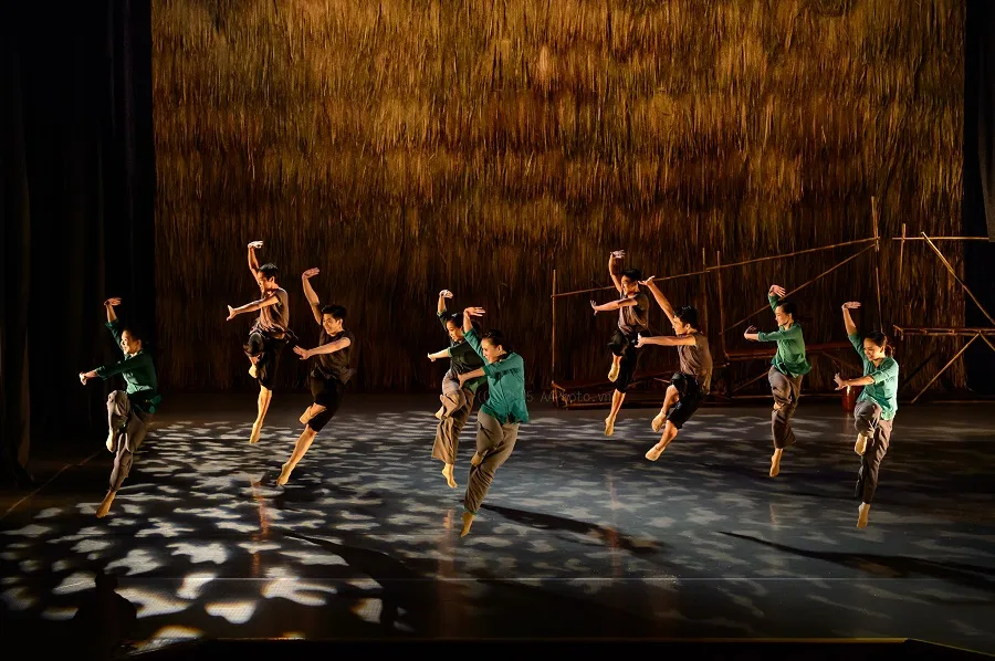 The show "Morning Dew" recreates Vietnamese agricultural life