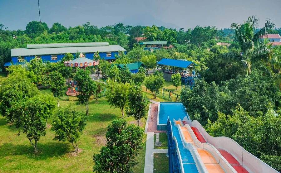 High-energy water slide area