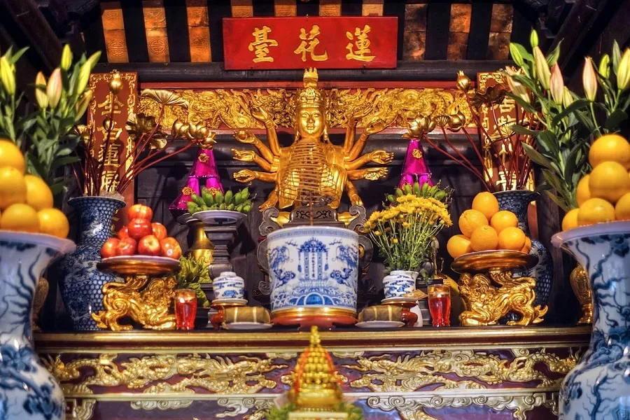 Statue of Avalokiteshvara inside the Lotus Pavilion