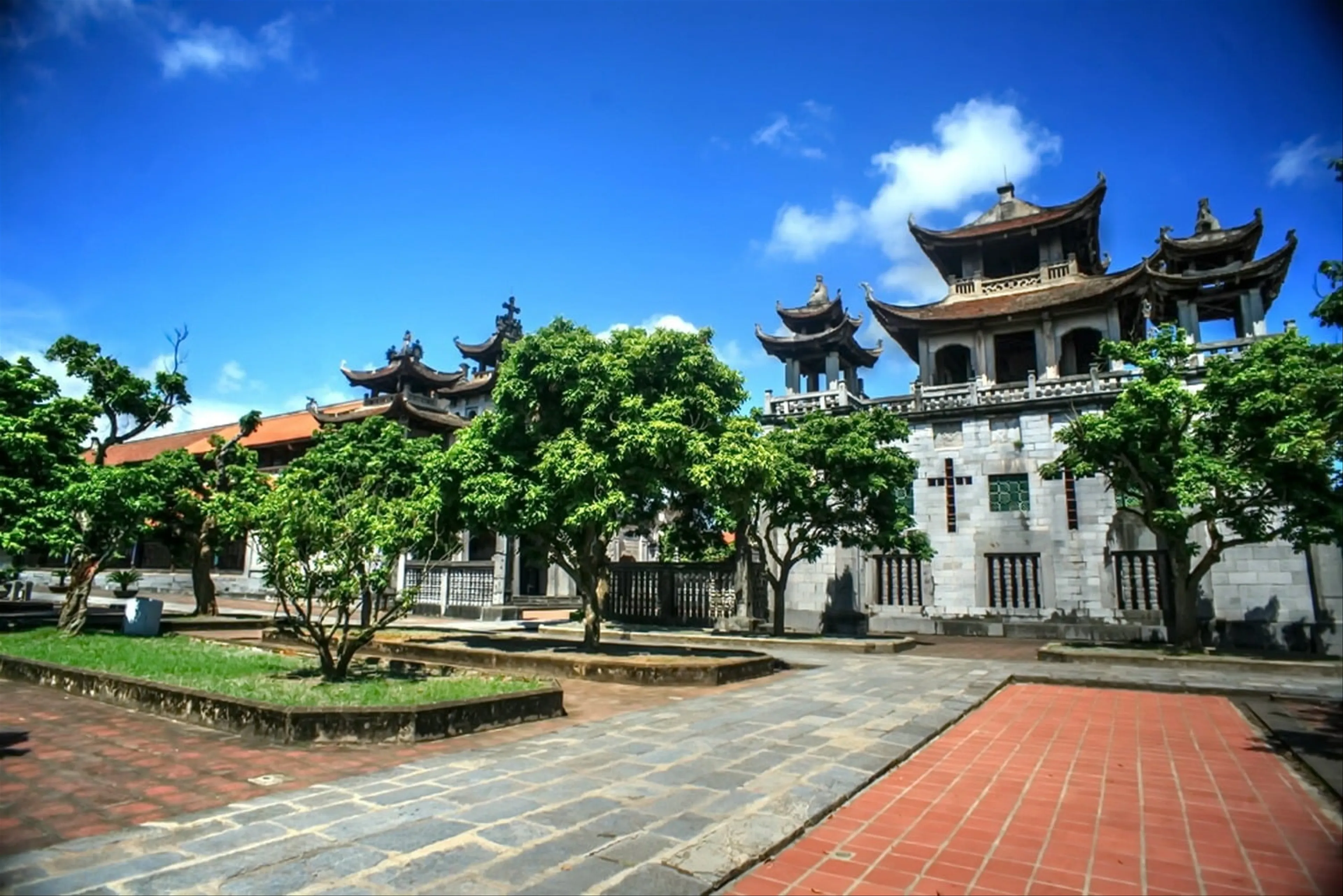 Explore Phat Dien Ninh Binh church in Vietnam