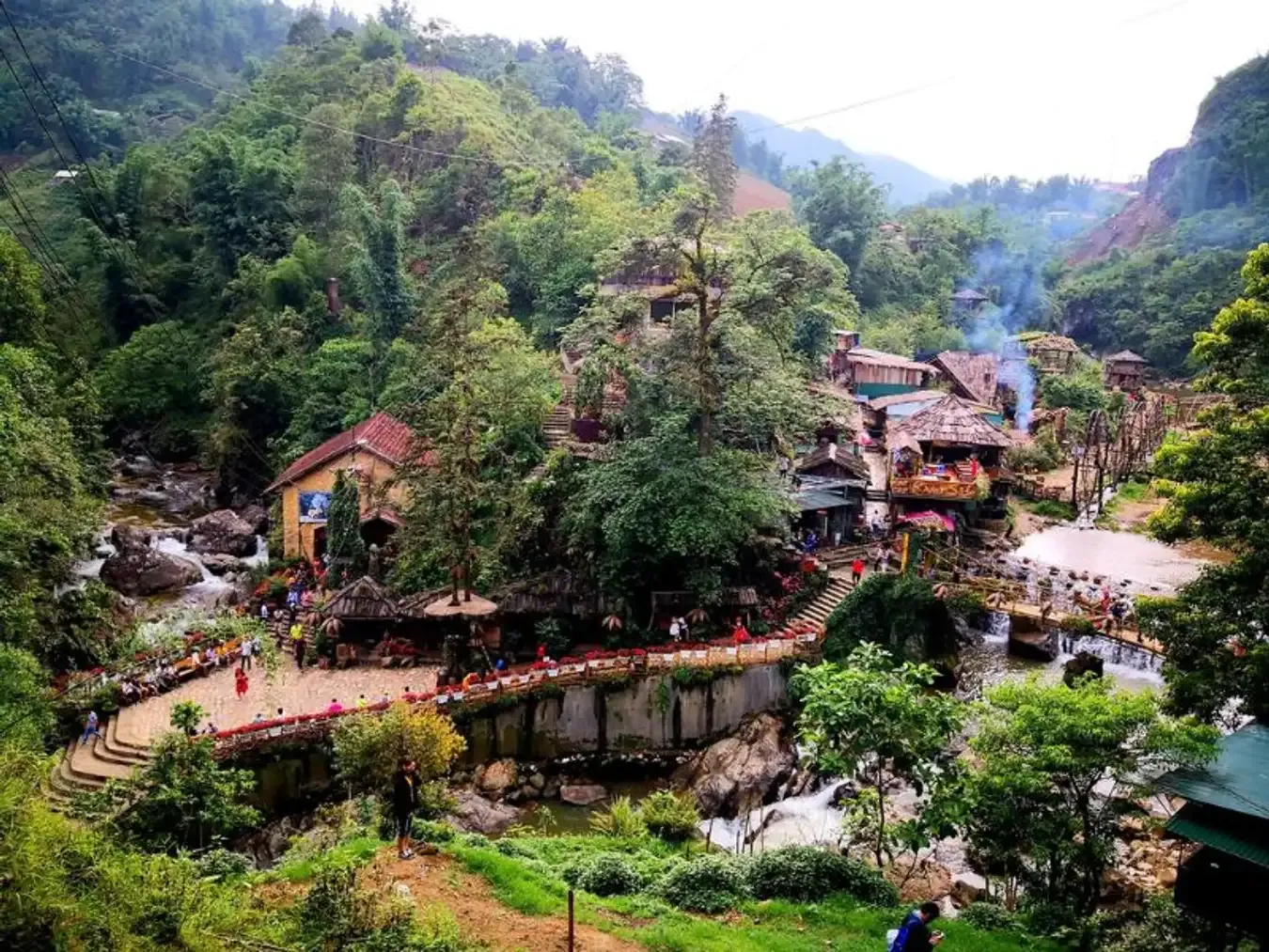 Bản Cát Cát nhìn từ xa