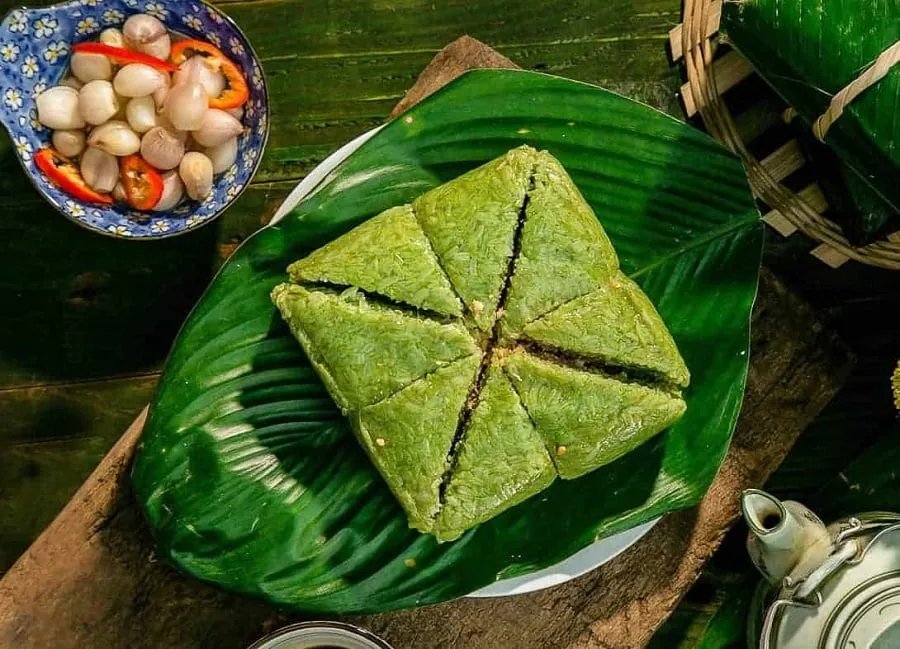 Banh chung is indispensable in traditional Tet