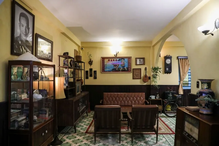 Museum with many memorabilia recreating a heroic resistance period